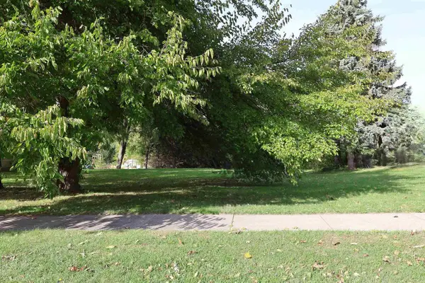 2670 W 20TH AVENUE, Oshkosh, WI 54904