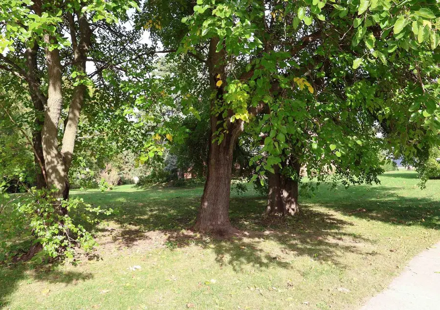 2670 W 20TH AVENUE, Oshkosh, WI 54904 - #2