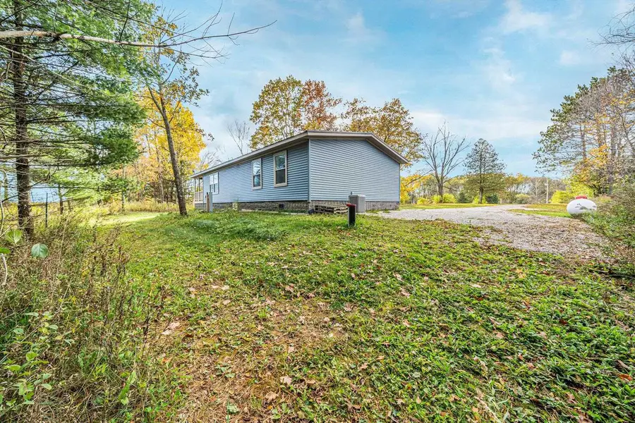 N8108 HUNTINGTON ROAD, Gresham, WI 54128 - #2