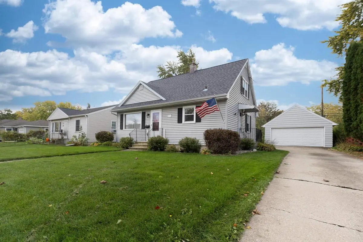 911 SHERRY STREET, Neenah, WI 54956 - #1