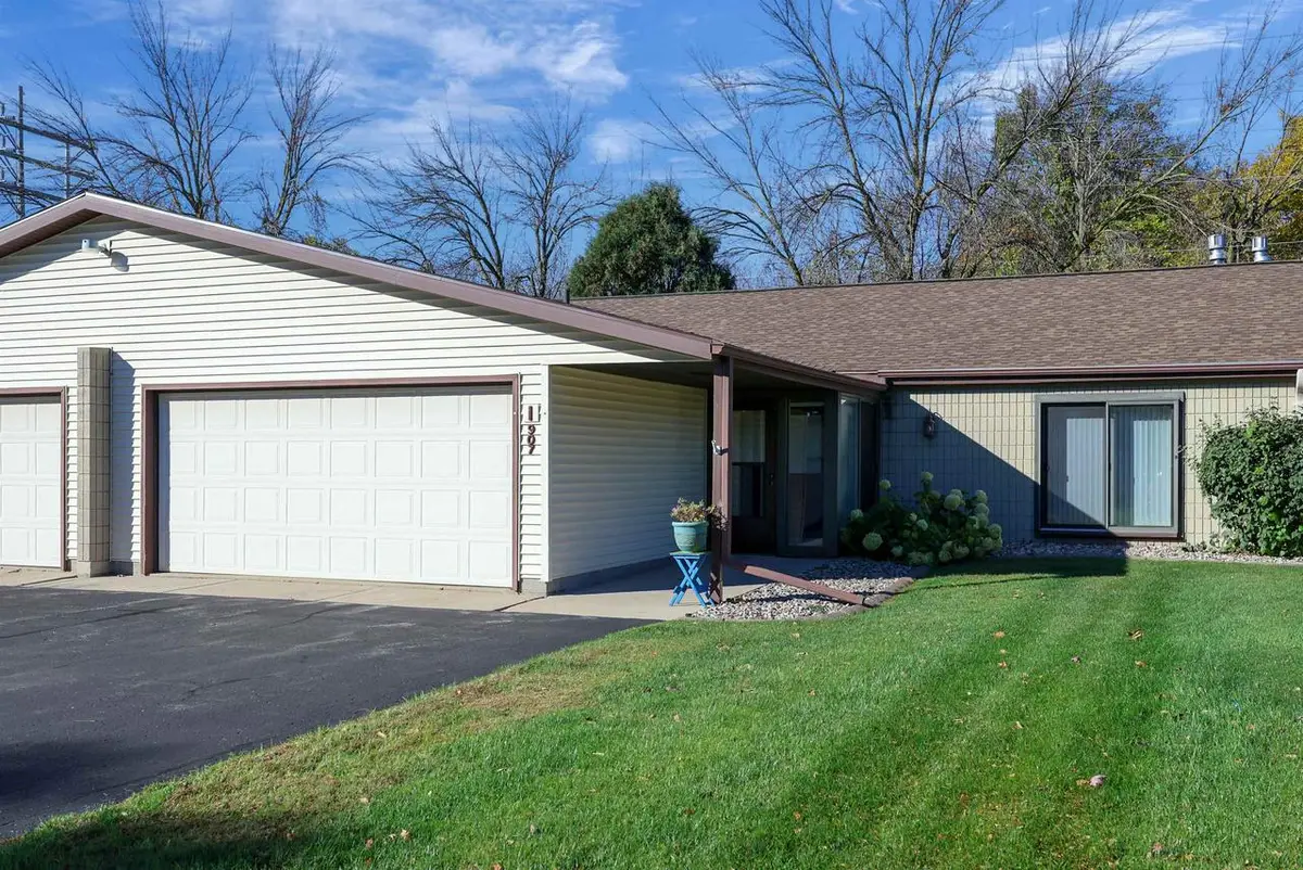 907 JACOBSEN ROAD  #I, Neenah, WI 54956 - #1