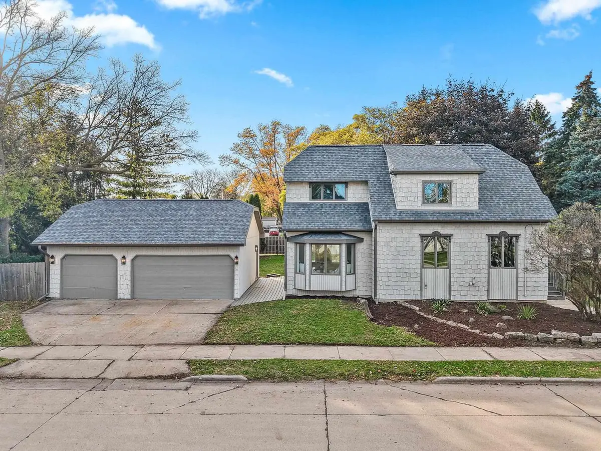 105 S LARK STREET, Oshkosh, WI 54902 - #1