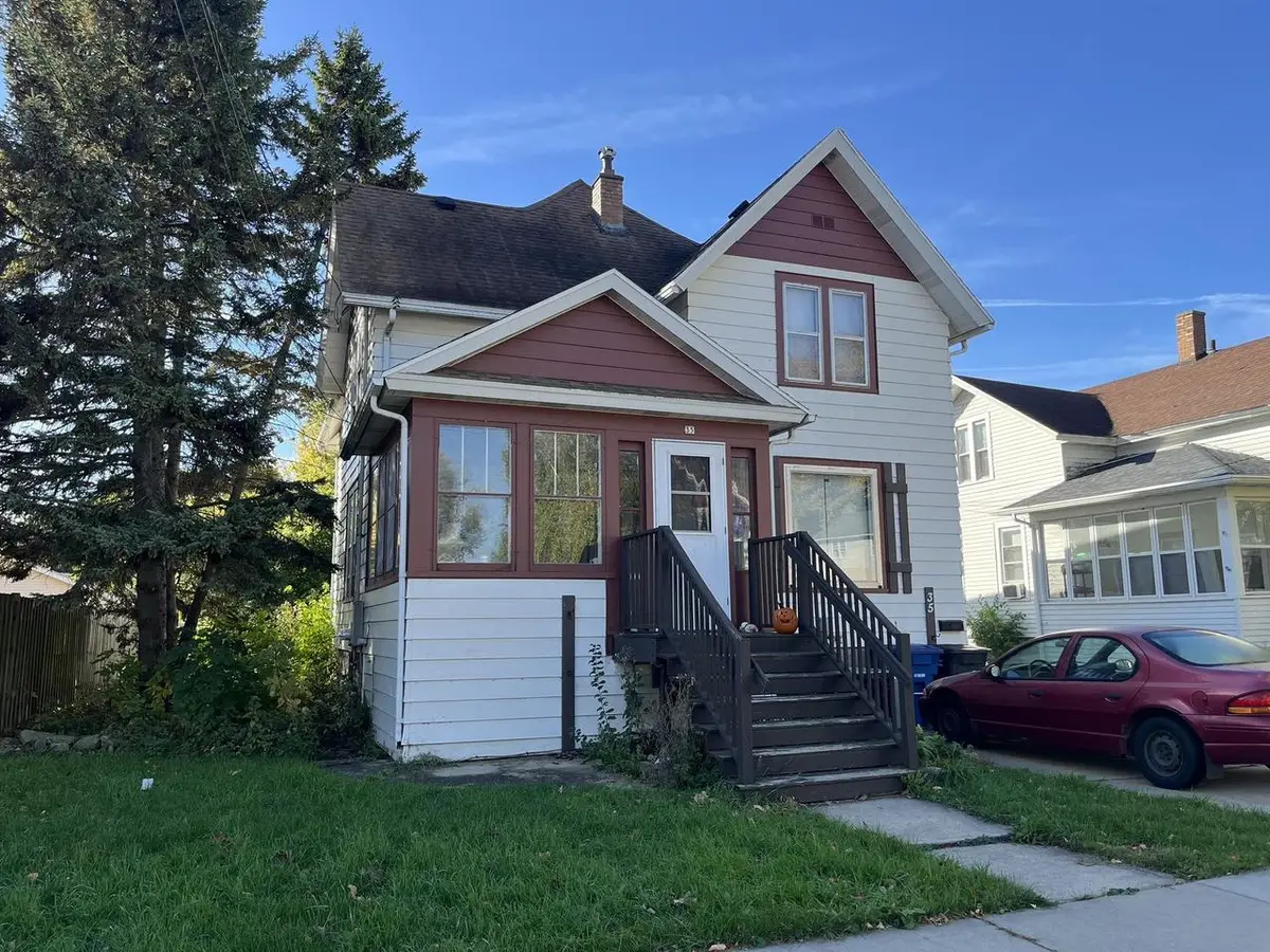 35 W 14TH AVENUE, Oshkosh, WI 54902 - #1