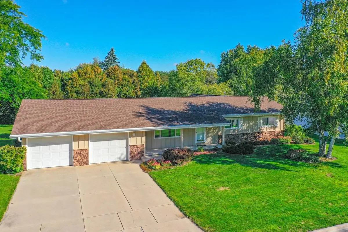 231 E GLENBROOK DRIVE, Pulaski, WI 54162 - #1