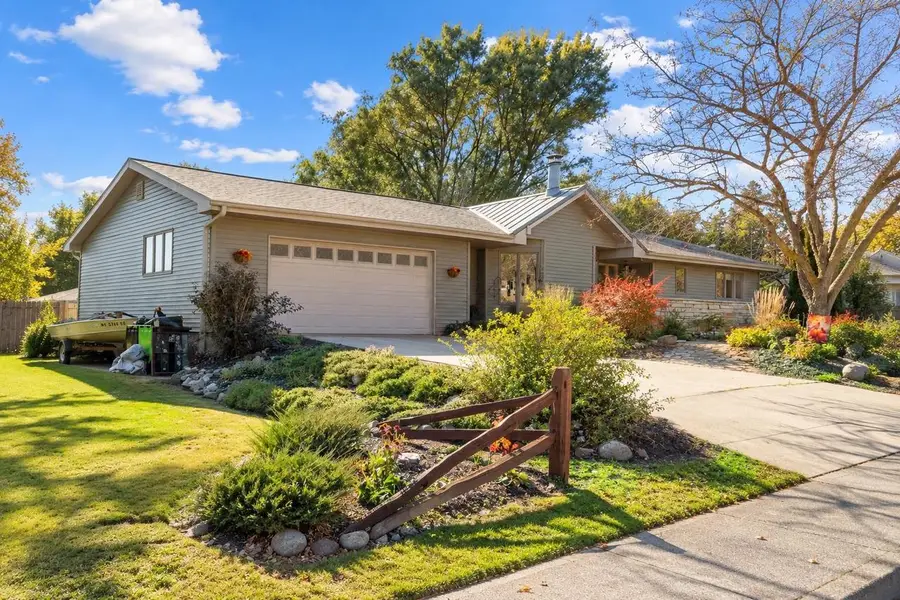 429 COLLEGE AVENUE, Howards Grove, WI 53019 - #2