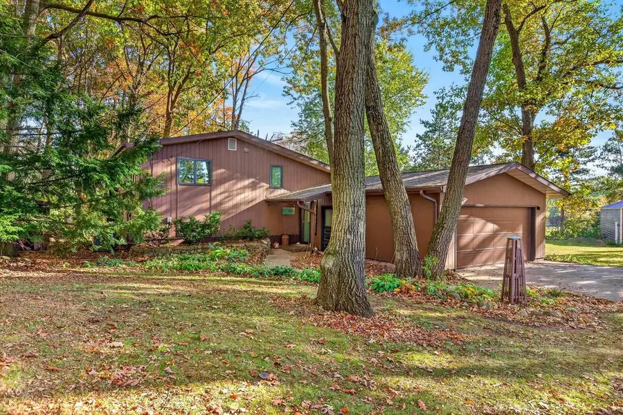 W10003 VIEW RIDGE LANE, New London, WI 54961 - #2
