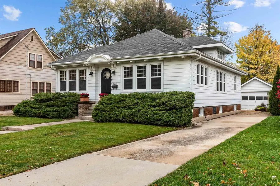 1208 W NEW YORK AVENUE, Oshkosh, WI 54901 - #3
