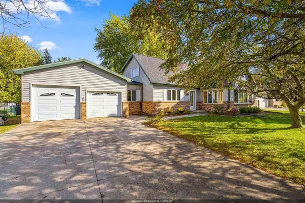 1366 N OAKWOOD ROAD, Oshkosh, WI 54904