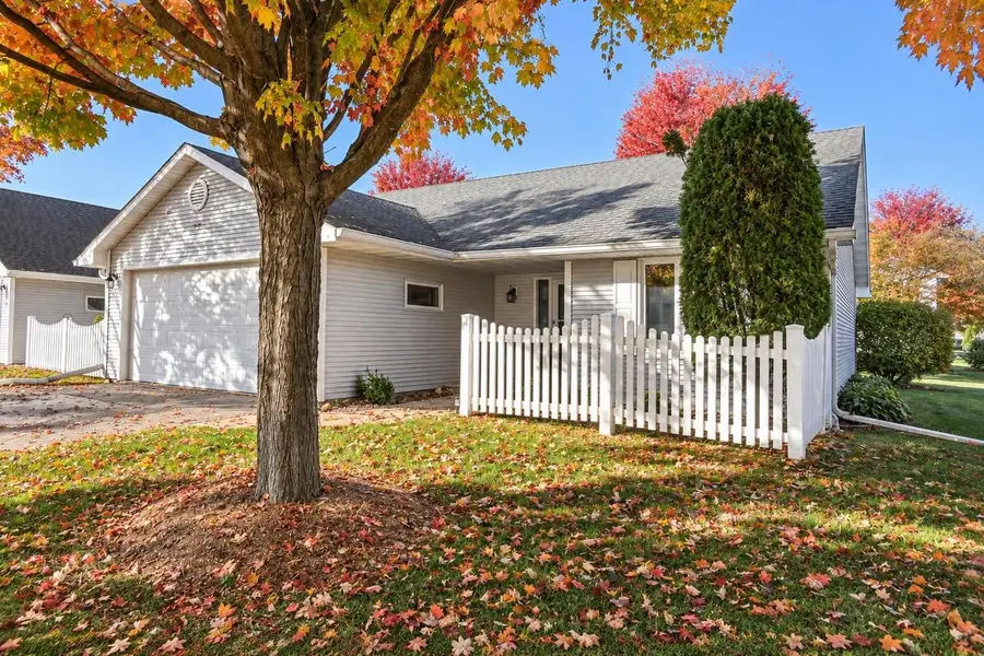 2095 MITCHELL STREET, Oshkosh, WI 54901 - #2