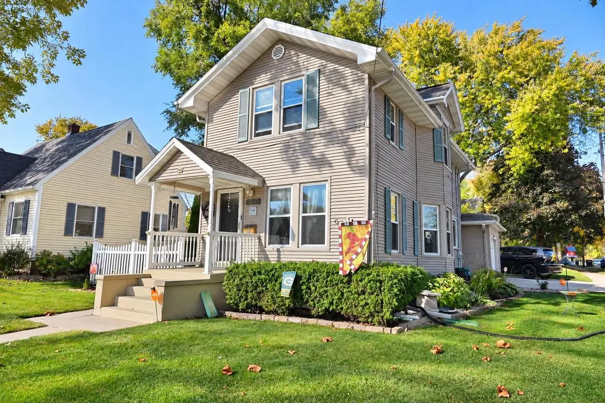 924 E NEW YORK AVENUE, Oshkosh, WI 54901 - #1