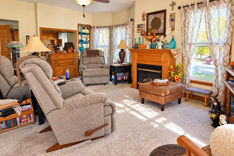 924 E NEW YORK AVENUE, Oshkosh, WI 54901 - #3