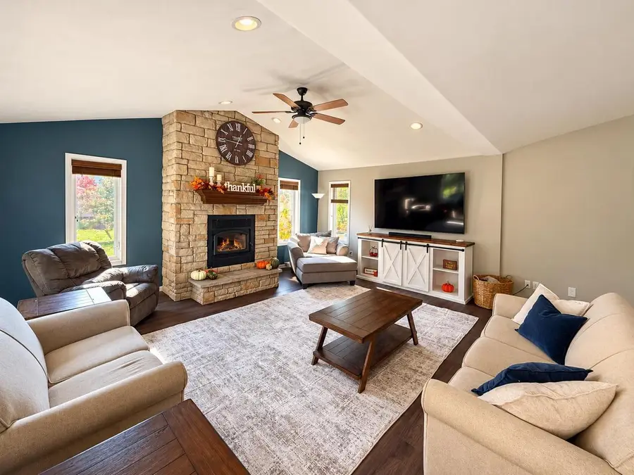 W5797 HOELZEL WAY, Appleton, WI 54915 - #2