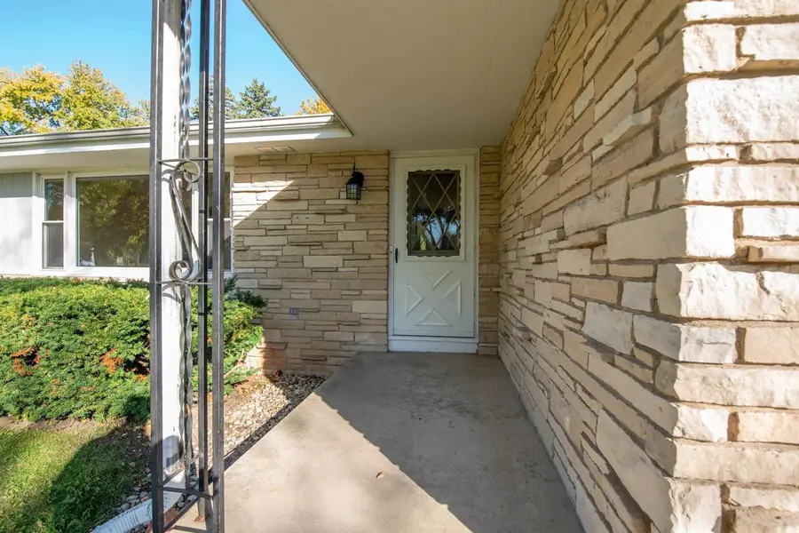 2966 SHELDON DRIVE, Oshkosh, WI 54904 - #2