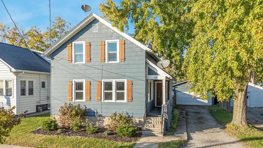 918 W 5TH AVENUE, Oshkosh, WI 54902 - #2