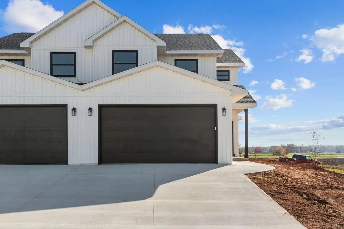 2614 NORTHPOINT DRIVE, New London, WI 54961 - #1