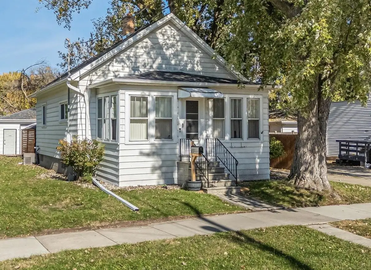 1408 W BENT AVENUE, Oshkosh, WI 54901 - #1