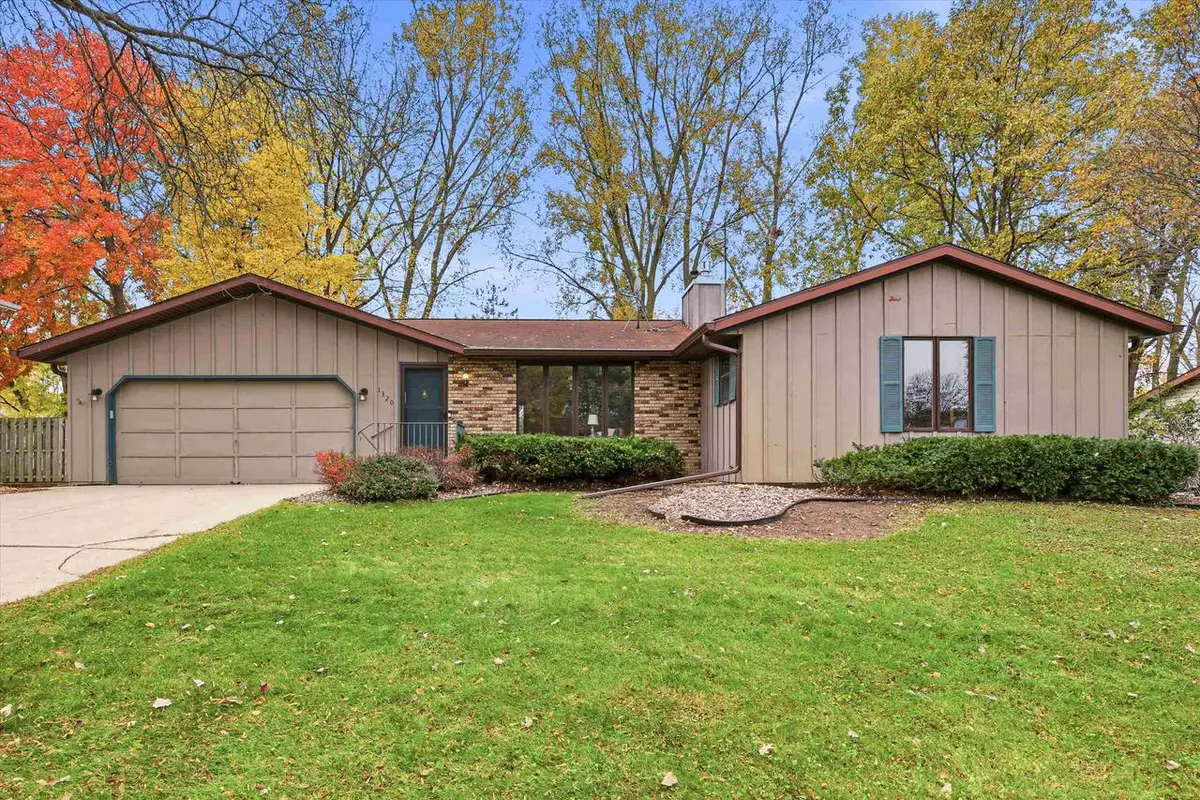 1320 OASIS DRIVE, Green Bay, WI 54313 - #1