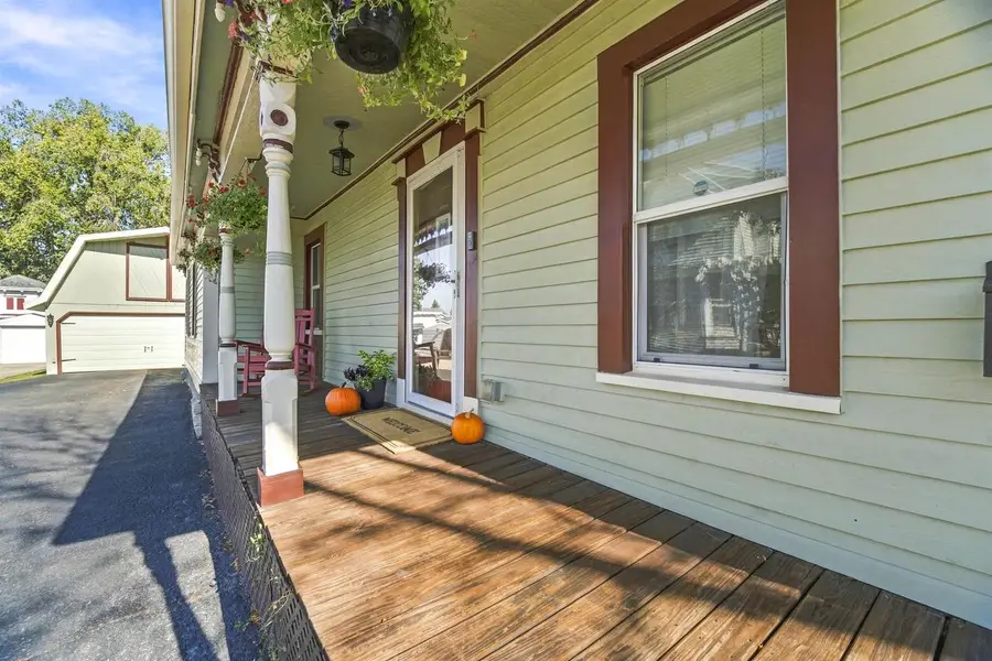 422 W 11TH AVENUE, Oshkosh, WI 54902 - #3