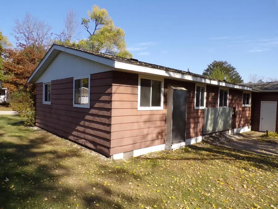 307 E BLUFF STREET, Neshkoro, WI 54960 - #3
