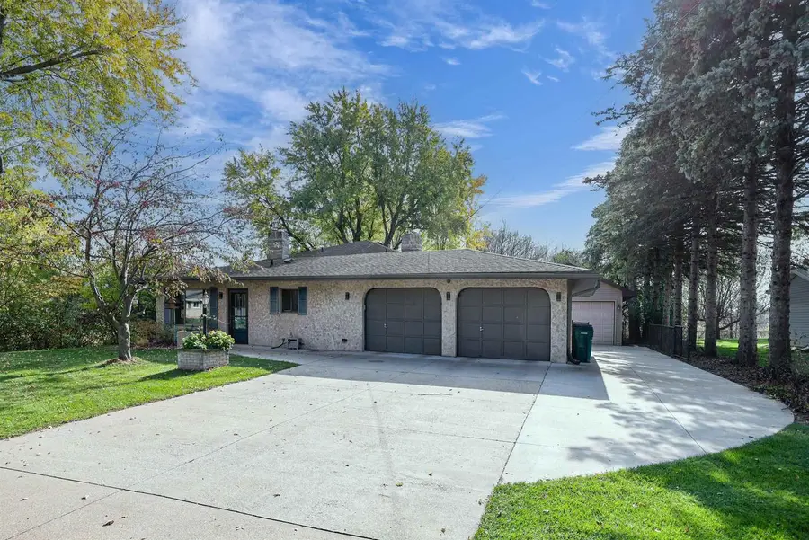 31 PLEASANTVIEW COURT, Appleton, WI 54914 - #2