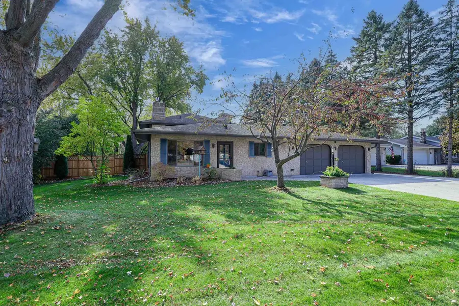 31 PLEASANTVIEW COURT, Appleton, WI 54914 - #3