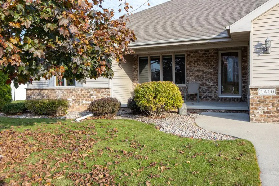 1410 W MASON RIDGE COURT, Appleton, WI 54914 - #2