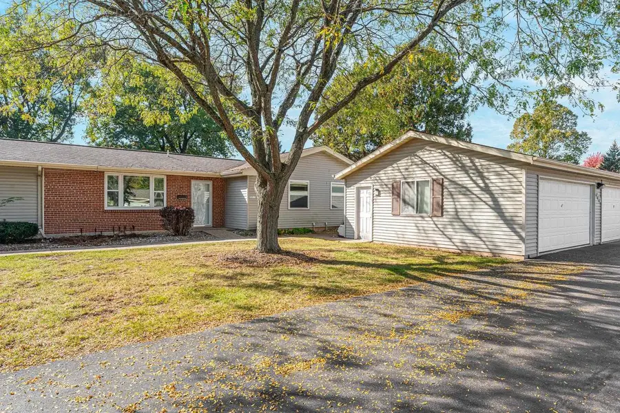 1025 S WEST COURT, Appleton, WI 54915 - #2