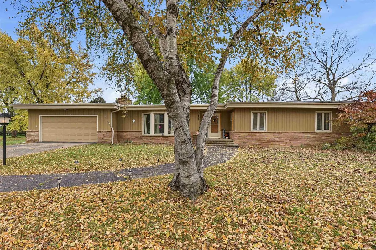1370 BREEZEWOOD LANE, Neenah, WI 54956 - #1