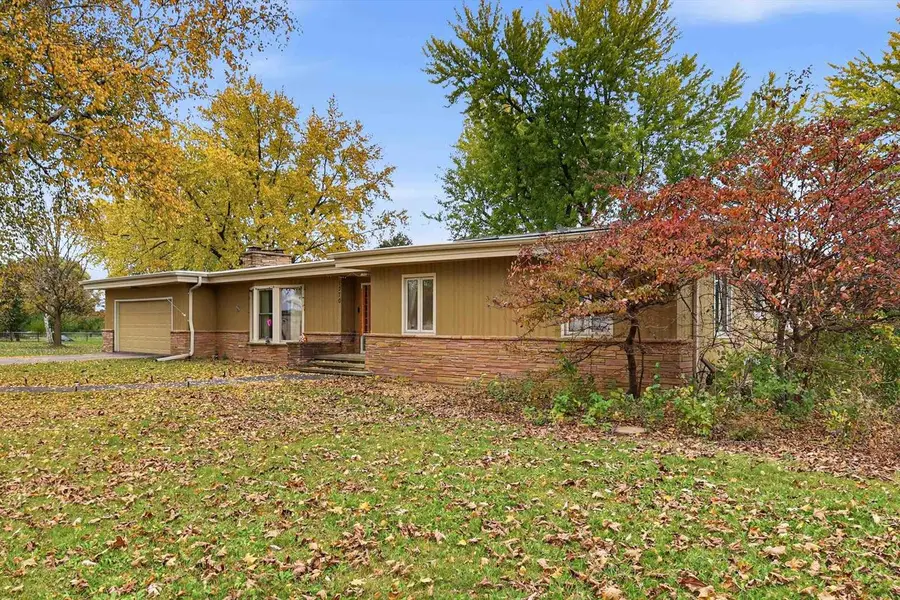 1370 BREEZEWOOD LANE, Neenah, WI 54956 - #2