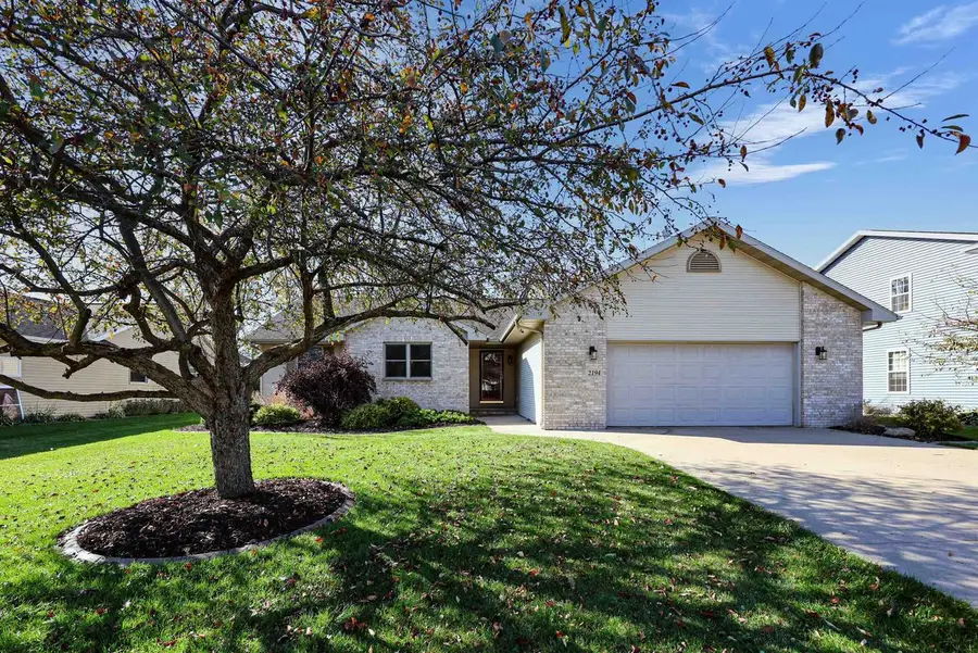 2194 DEER PRAIRIE DRIVE, Neenah, WI 54956 - #2