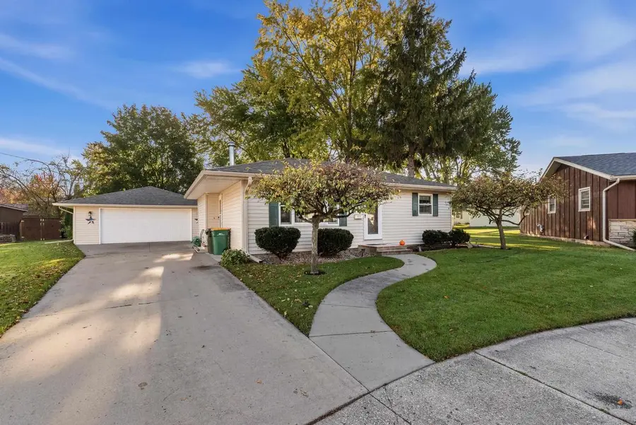 196 PRAIRIE COURT, Fond Du Lac, WI 54935 - #2