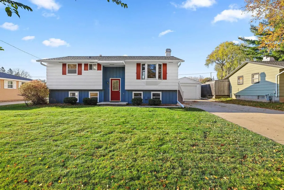 1705 WEDGEWOOD DRIVE, Green Bay, WI 54303 - #1