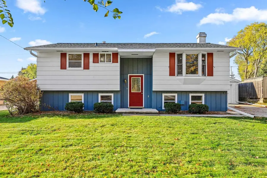 1705 WEDGEWOOD DRIVE, Green Bay, WI 54303 - #2