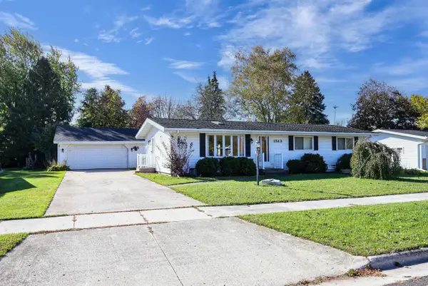 1513 SUNSET LANE, New Holstein, WI 53061