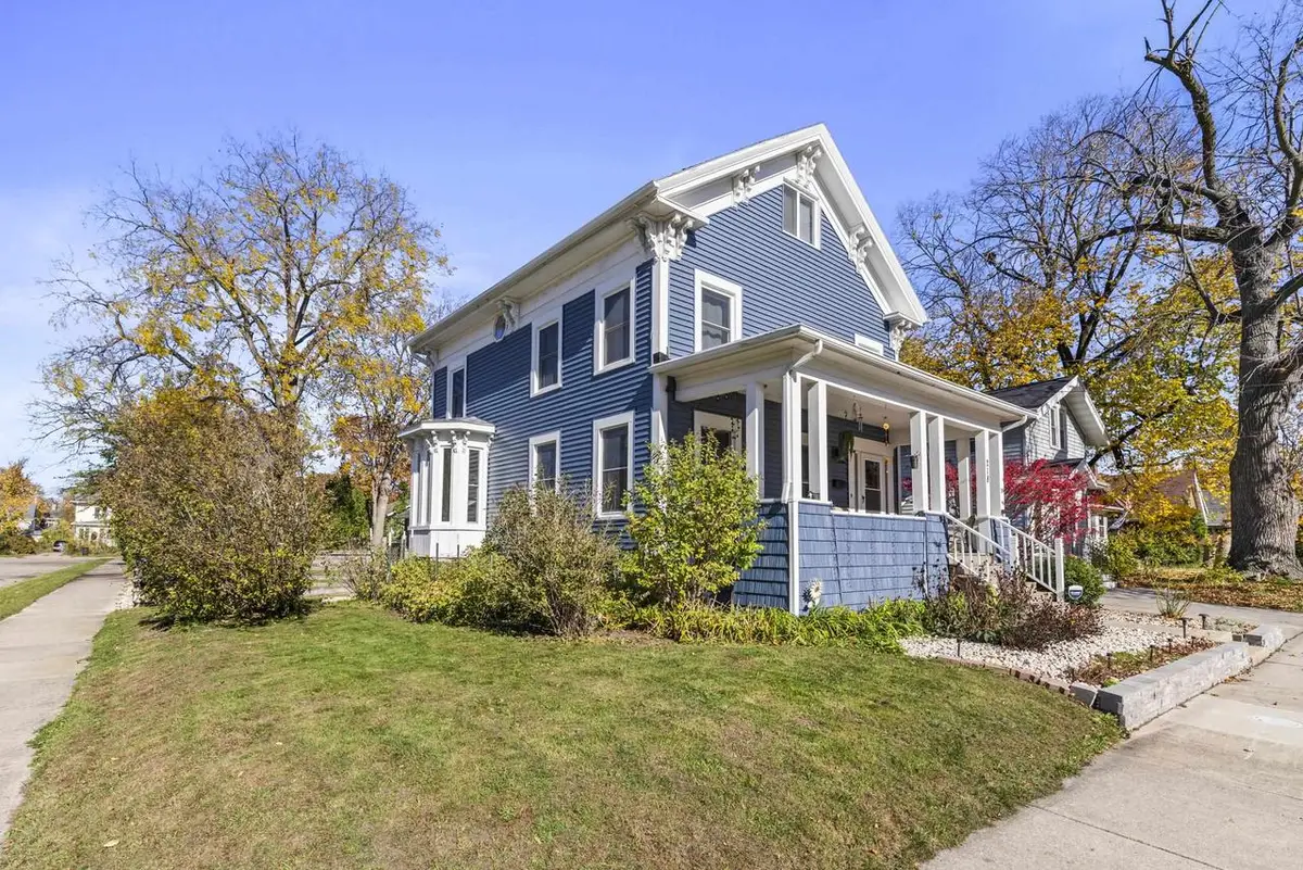 218 W MELVIN AVENUE, Oshkosh, WI 54901 - #1