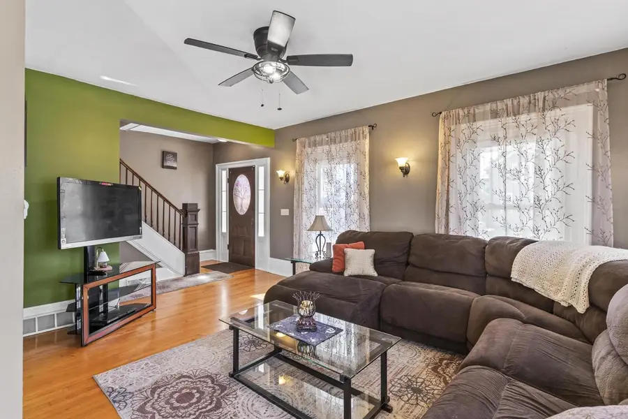 218 W MELVIN AVENUE, Oshkosh, WI 54901 - #3