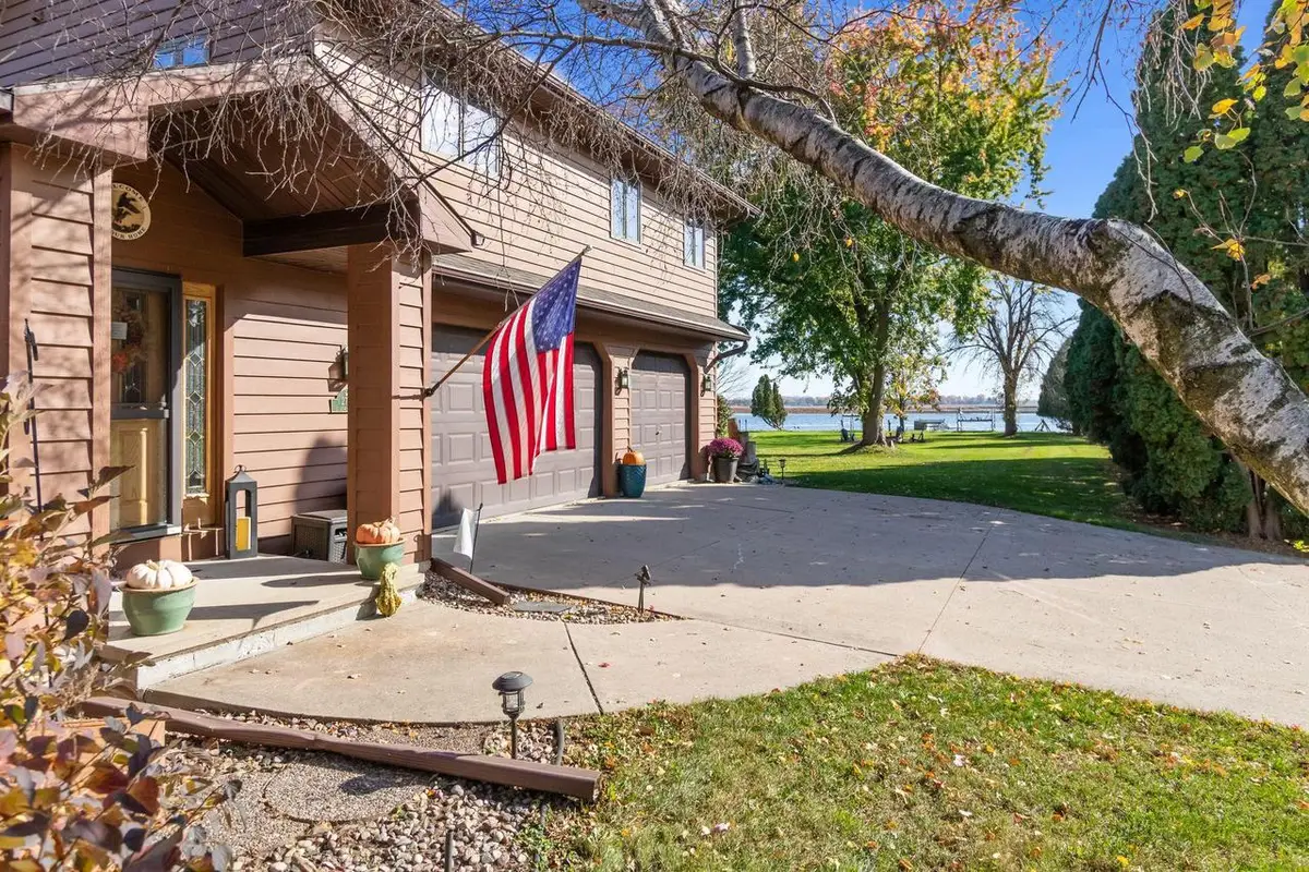2777 EDGEWOOD LANE, Oshkosh, WI 54904 - #1