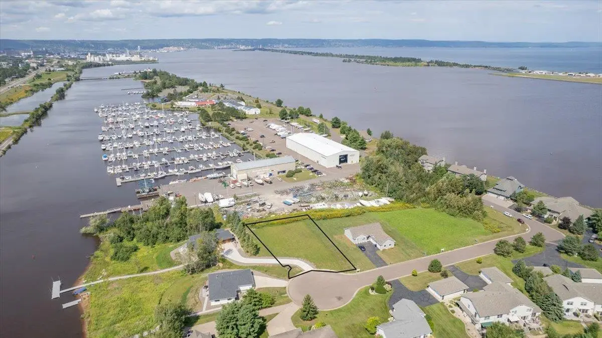 550 Marina Dr, Superior, WI 54880 - #1