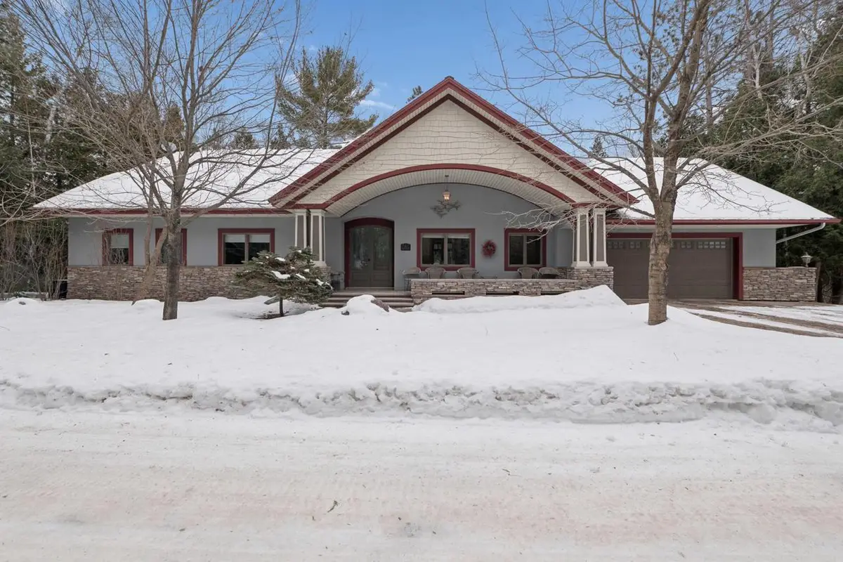 4 Kilner Bay Dr, Superior, WI 54880 - Image #1