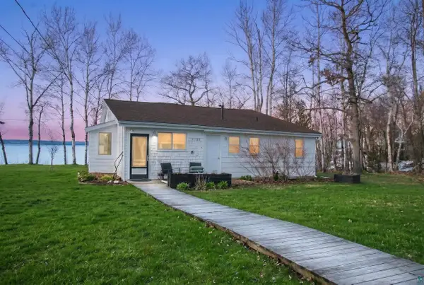 4107b Lake Park Rd, Ashland, WI 54806