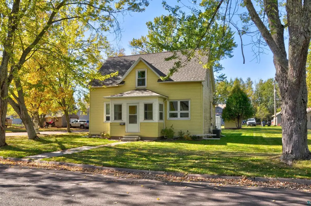 5633 Oakes Ave, Superior, WI 54880 - #1