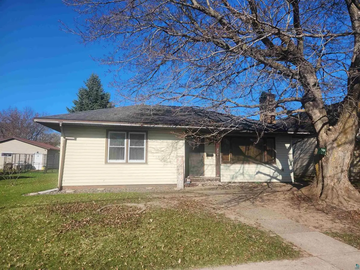 218 11th Ave, Ashland, WI 54806 - #1