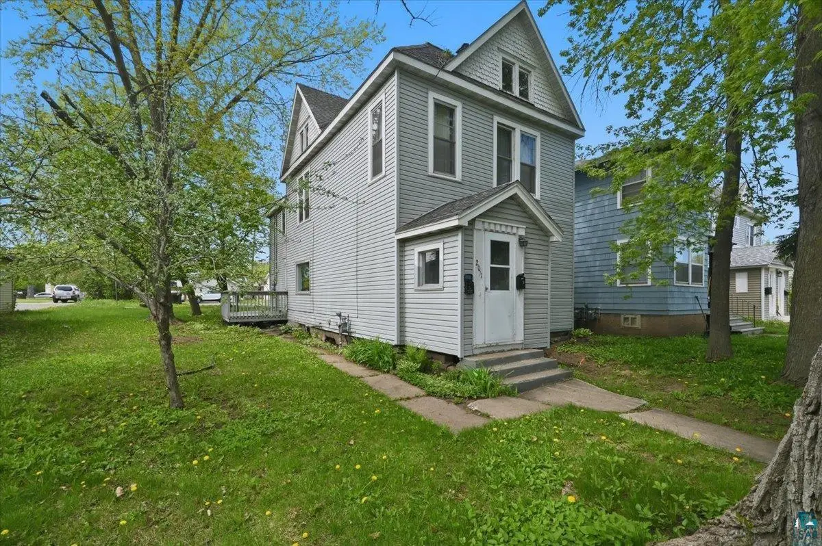 2011 Hughitt Ave, Superior, WI 54880 - #1
