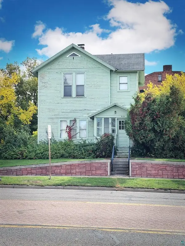 510 Lake Shore Dr W, Ashland, WI 54806