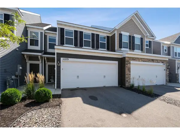 11279 Crestbury Drive, Woodbury, MN 55129