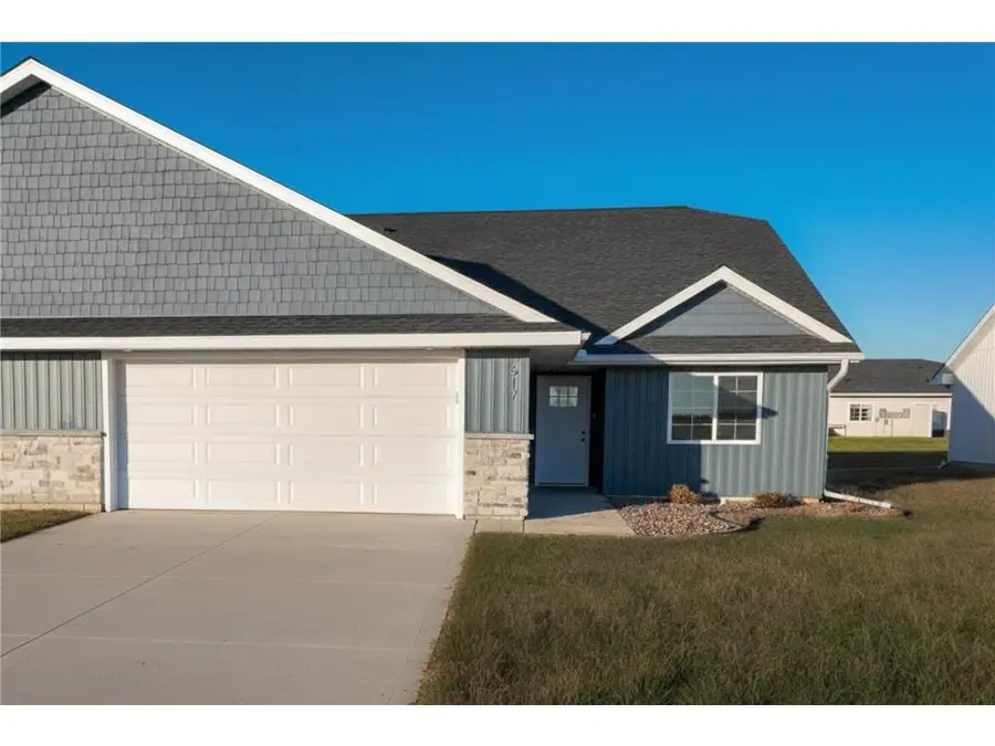 617 Field Point Street, Roberts, WI 54023 - #2