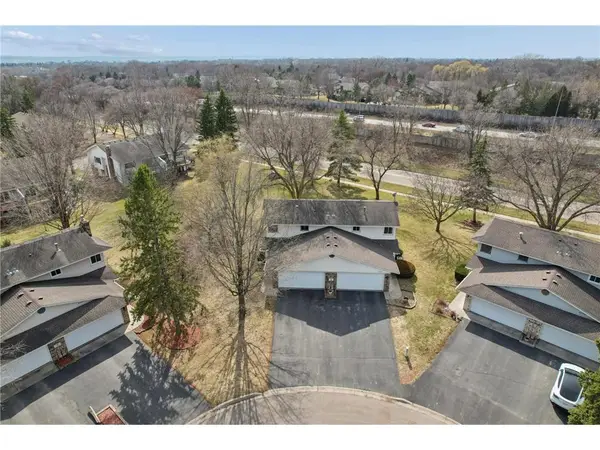 8525 W 97th Street Circle, Minneapolis, MN 55438