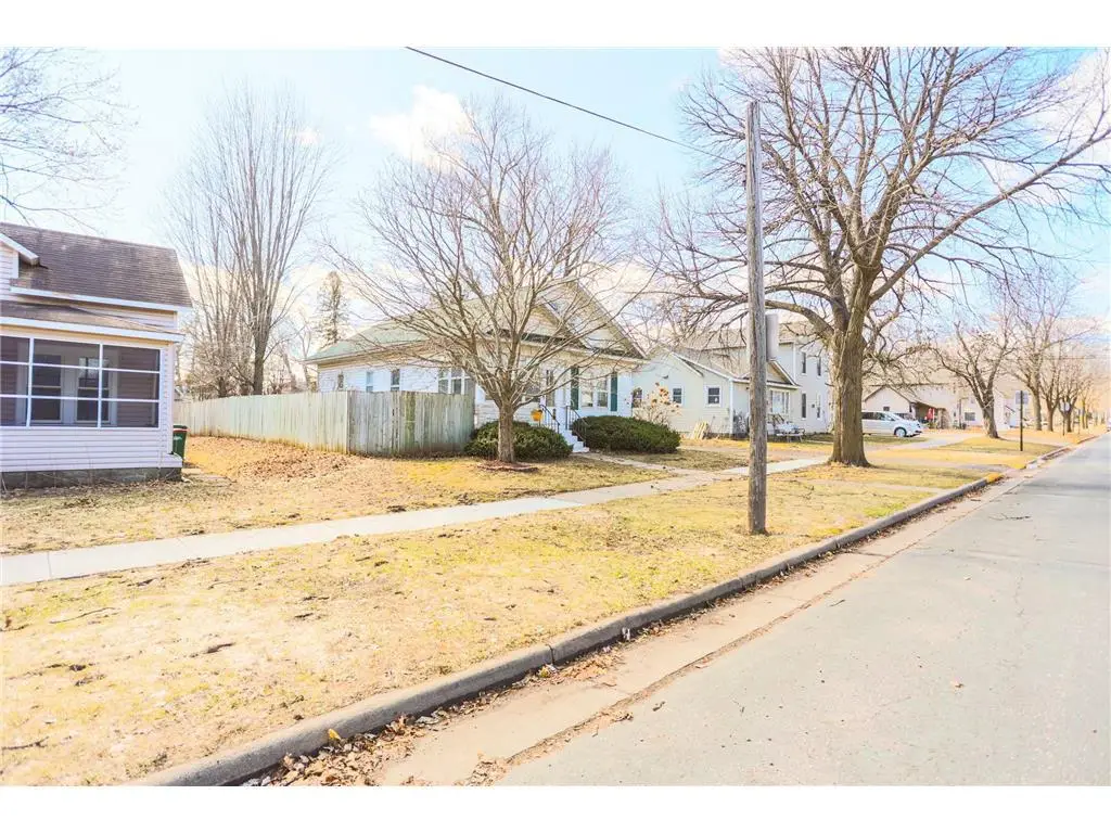 522 E Walnut Street, River Falls, WI 54022 - #1