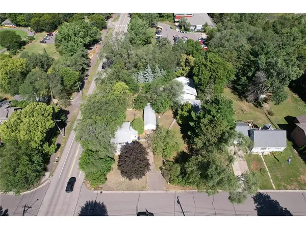 2466 Dale Street, Roseville, MN 55113