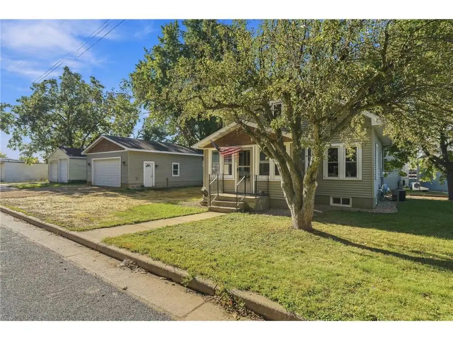 208 W Maple Street, Roberts, WI 54023 - #3
